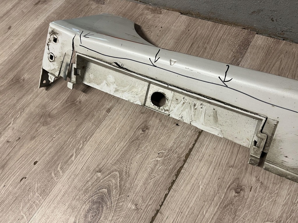 Toyota yaris iv накладка  порог правая порог правый  75850-k0080 Киев