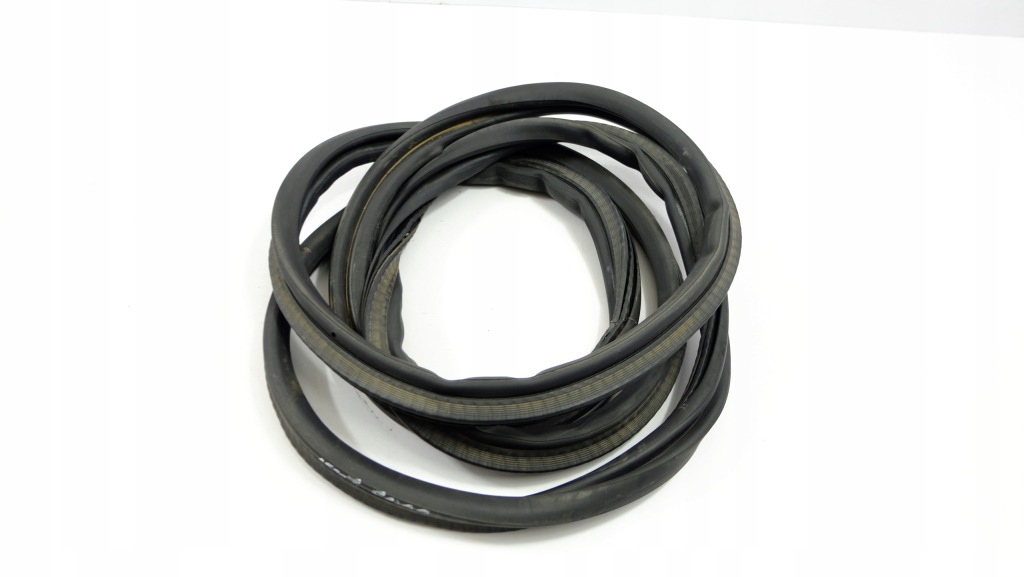 фото №1, Peugeot 5008 i прокладка кузовная крышки багажника