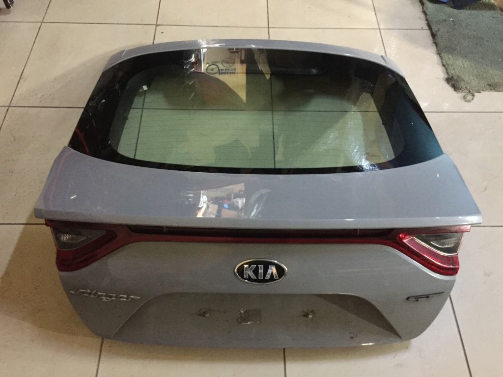 Купить Kia stinger gt крышка багажника задний  демонтаж цвет c4s камера