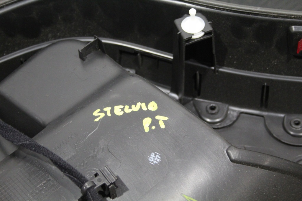 фото №5, Обивка обшивка дверь правый задняя stelvio