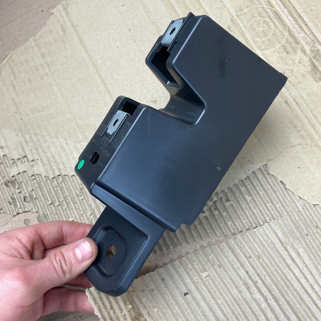 фото №12, Jaguar i-pace напрямна бампера правий задня j9d3-17e800-a новий оригінал