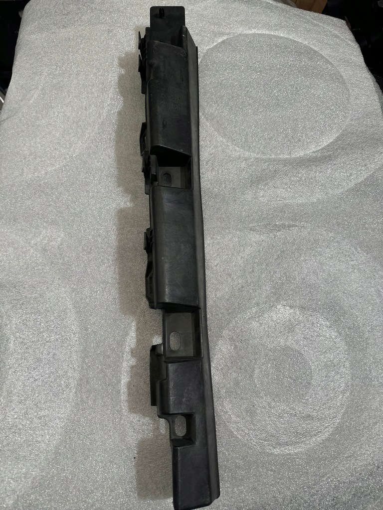 фото №1, Напрямна кронштейн поріг lewego audi r8 420853921....