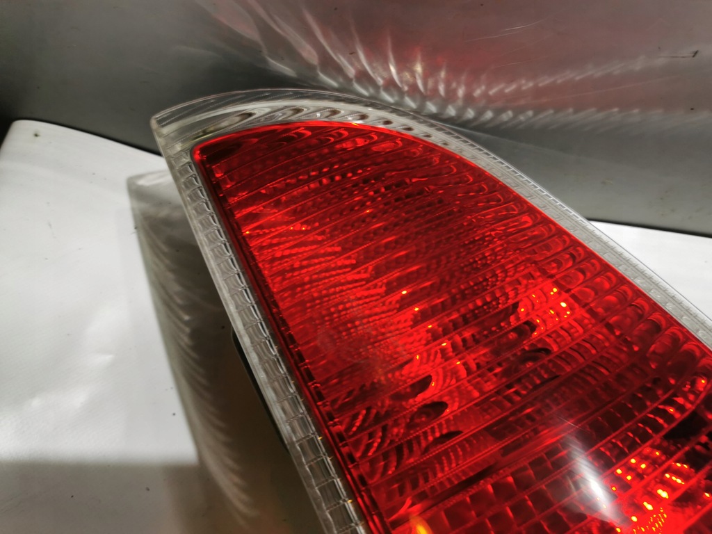 фото №8, Лампа правый задняя skoda roomster 5j7945096