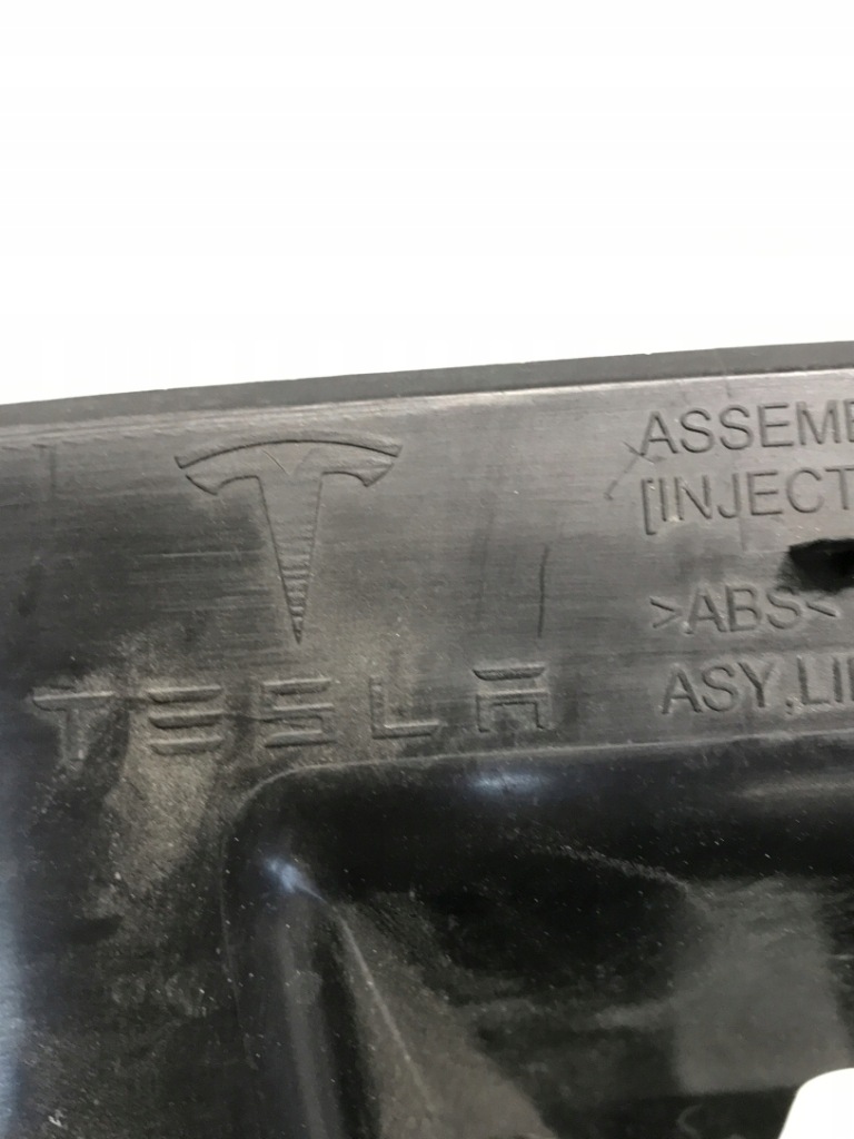 Tesla x защита на ремень задний  под кнопка крышки Киев