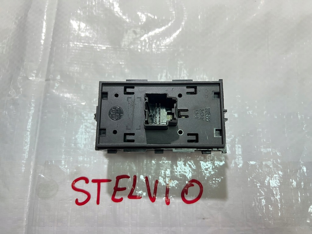 фото №2, Alfa romeo stelvio перемикач вікон лівий передній