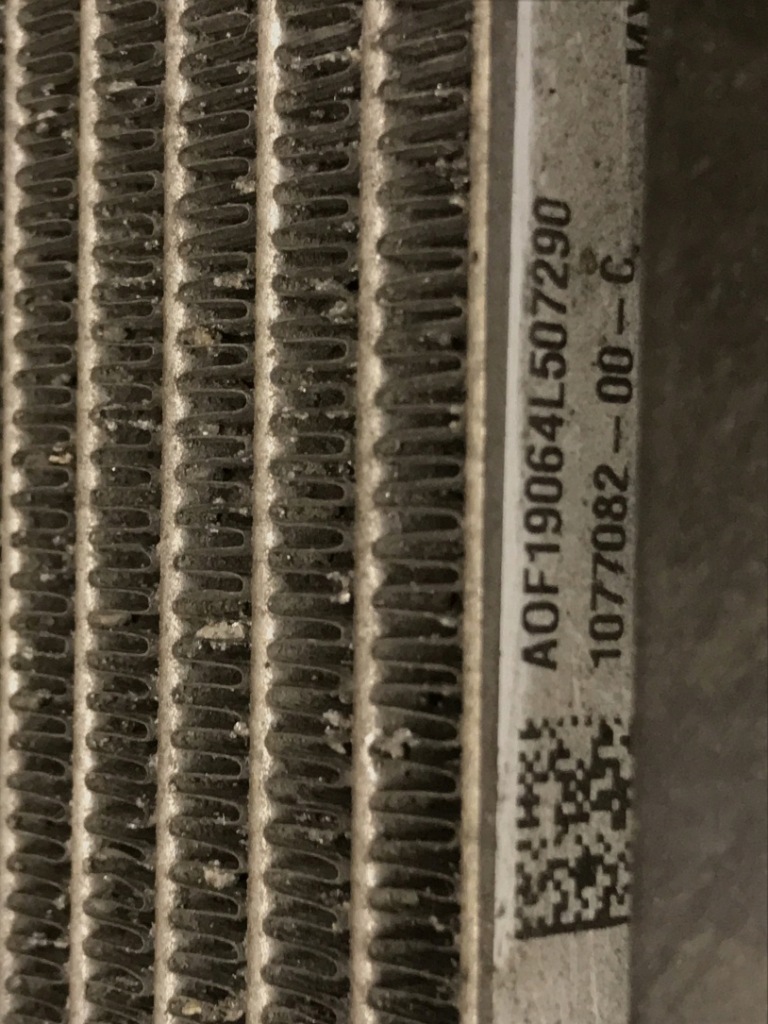 Tesla model 3 3 1077082-00-c радиатор воды в Украине