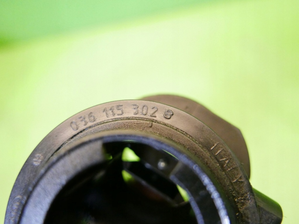 Заливная горловина масла + крышка 036115302s vw golf v 1k 1.4 16v 03-09 с Разборки