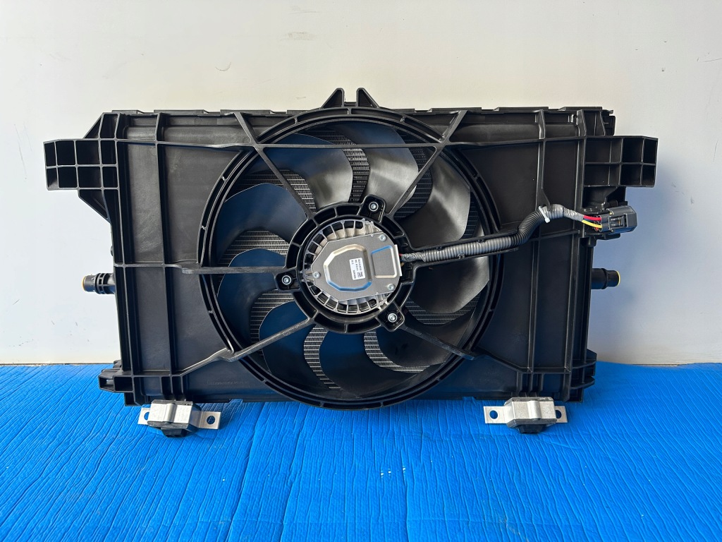 Нове! tesla 3 y рестайлінг  1493995-00-c радіатор комплект вентилятор oem оригінальний номер оригінал . в Україні