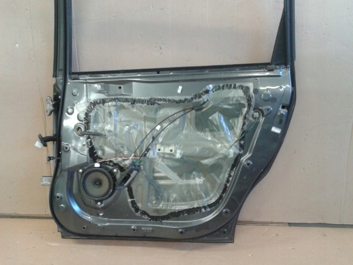 фото №4, Toyota corolla 2004 verso двері праве задня