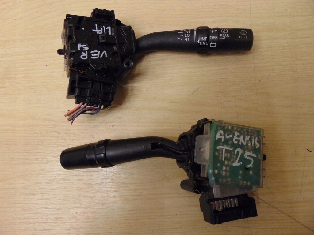 фото №1, Перемикач двірник toyota avensis t25