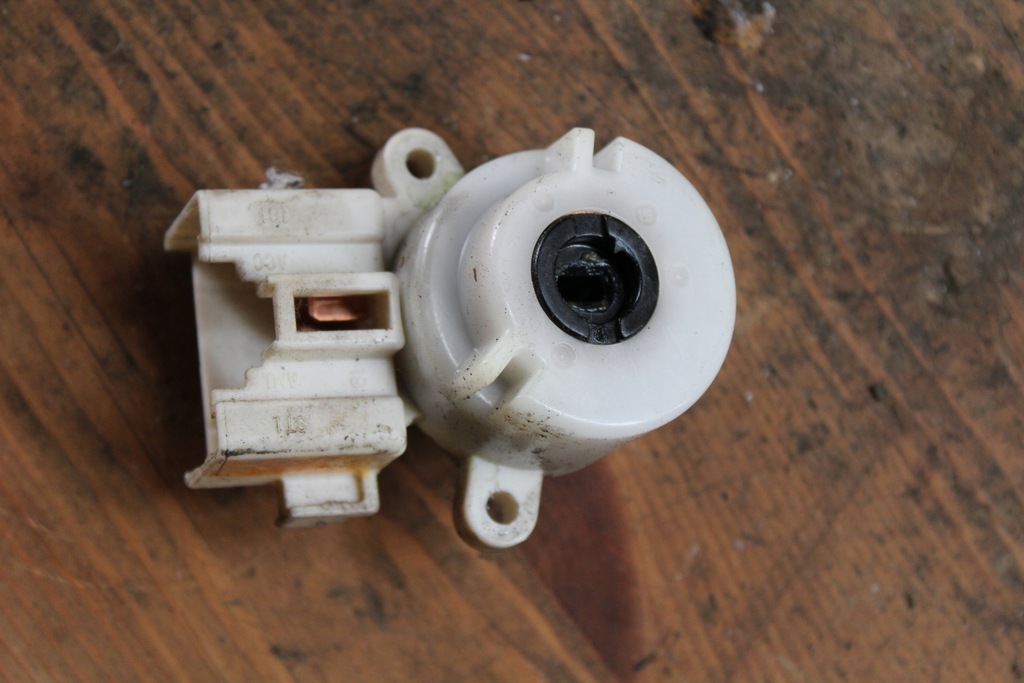 фото №9, Колодка замка запалювання toyota avensis verso