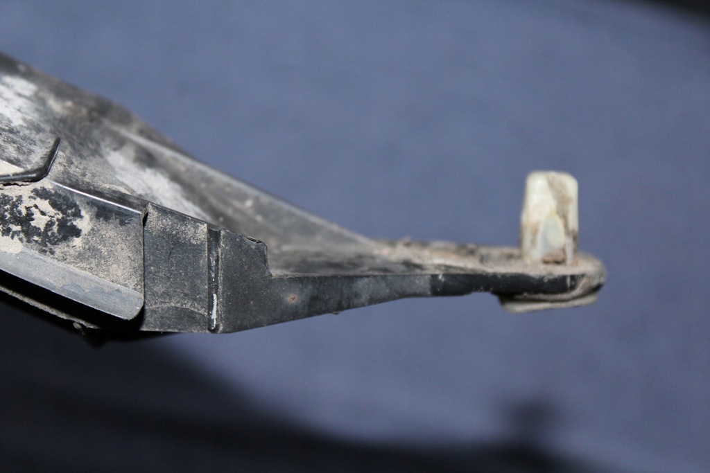 фото №16, Напрямна бампера правий lub лівий задня corolla e12 kombi