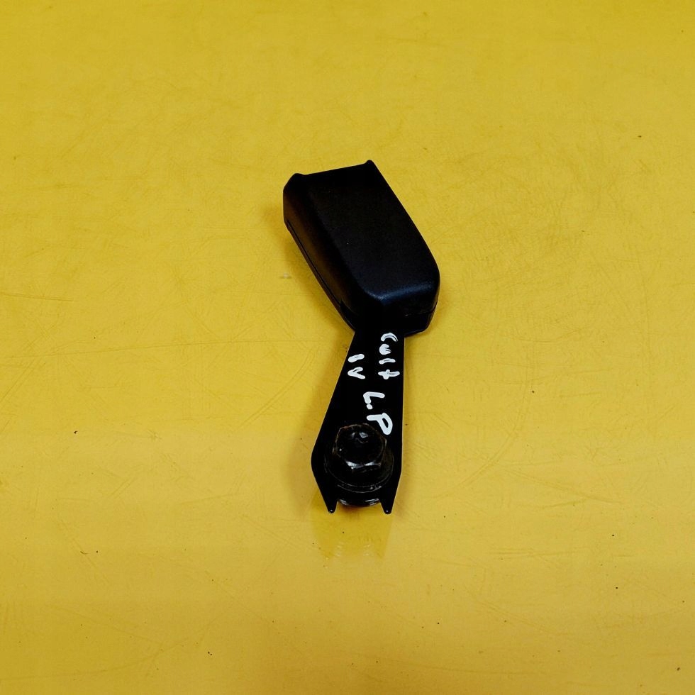 Клипса поперечина безопасности левый  перед mitsubishi colt nr1465 в Украине