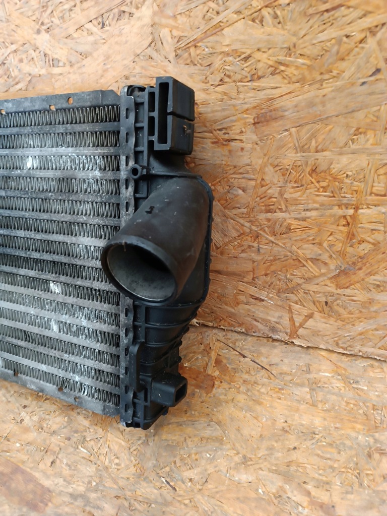 Интеркулер радиатор воздуха mercedes vito w638 2.2cdi 6385012901 Цена