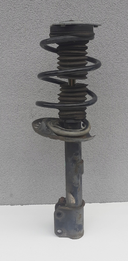 фото №1, Renault captur i 1.5 dci 2013- амортизатор левый = правый перед