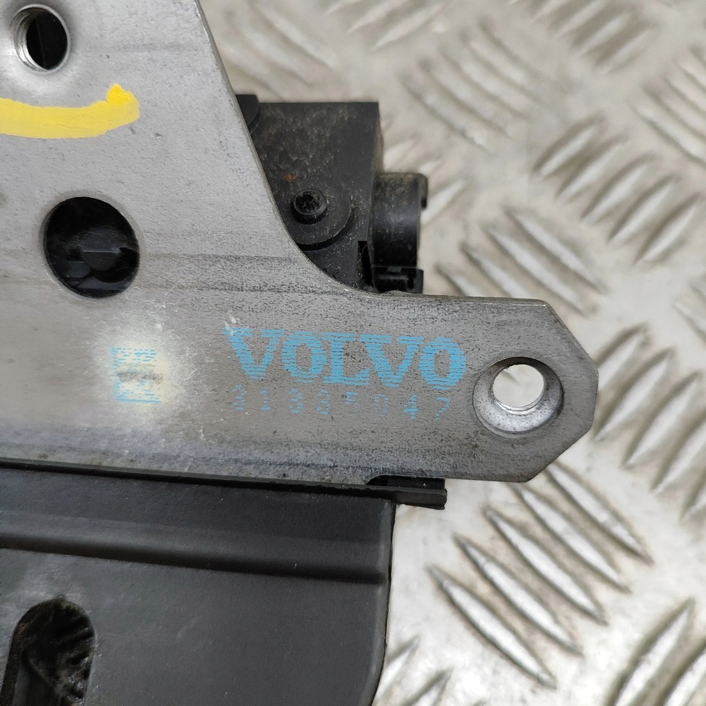 фото №8, Volvo v50 2010 замок крышки задний / багажника