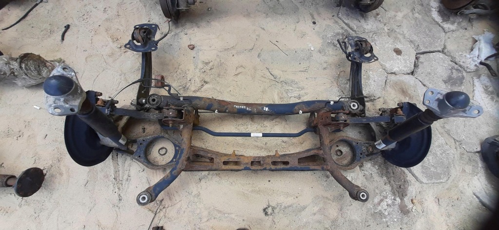 Купити Вісь  балка підрамник задній задні volkswagen passat b6