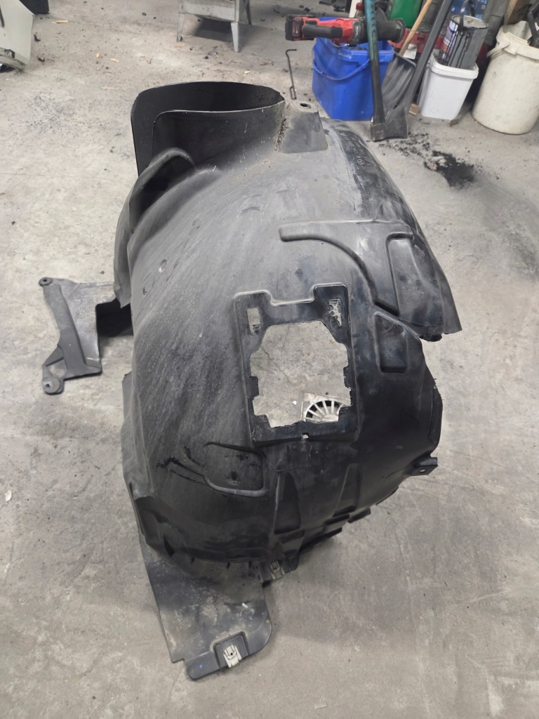 Подкрылок левая передние gla x156 w156 a1566900130 в Украине