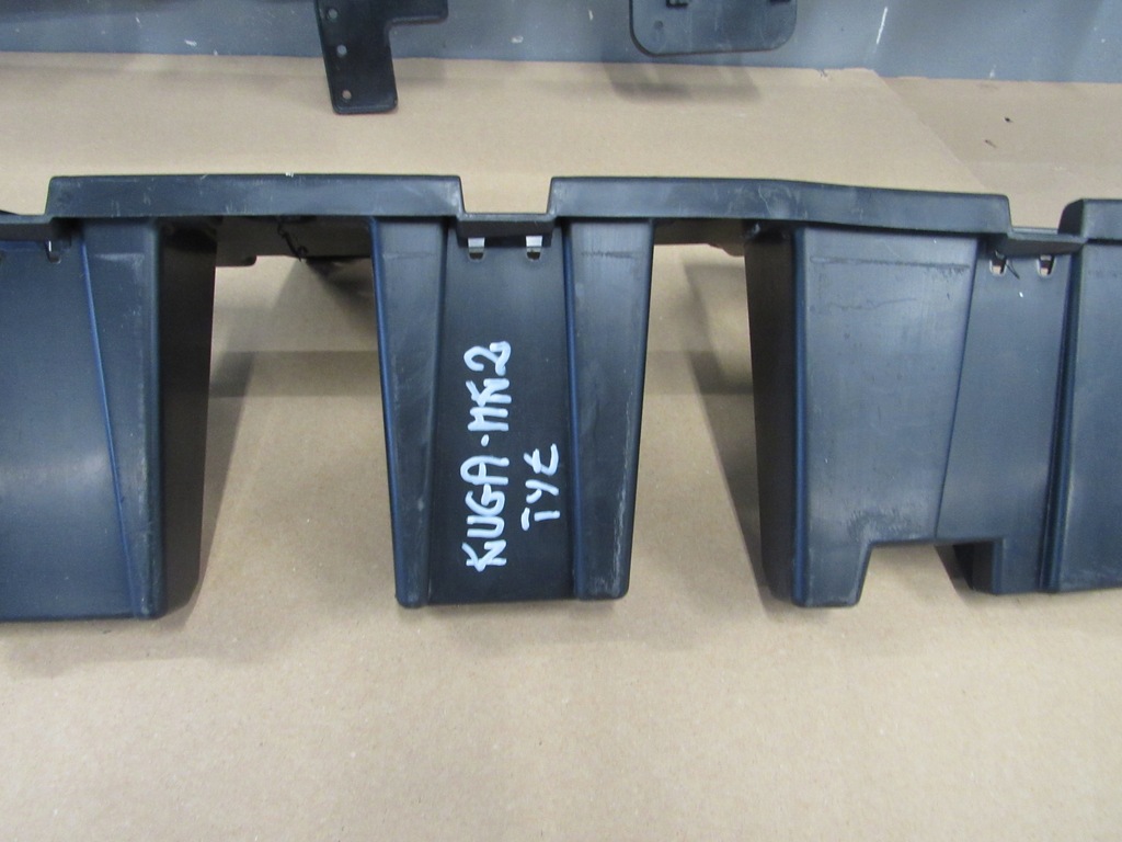 фото №5, Ford kuga mk2 напрямна середній бампер задня