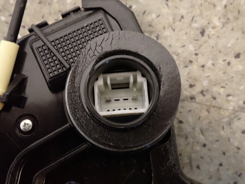 фото №5, Toyota iq 08-15 замок дверь правый