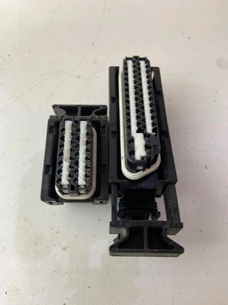 фото №5, Разъёмы штекер колодка блок управления двигателя volkswagen polo 6r v 1.2 al