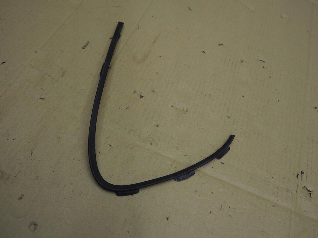 фото №1, Mercedes w206 молдинг бампера перед левая