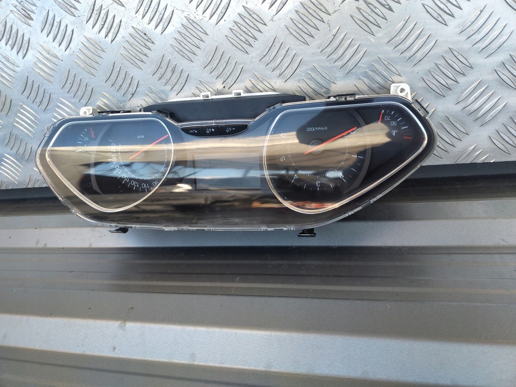 фото №1, Peugeot 208 счетчик приборы eu