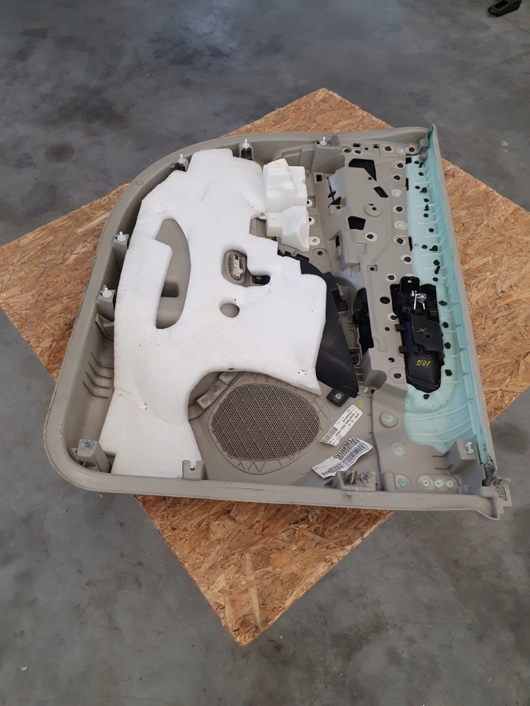 фото №4, Town & country 2015 обшивка двері правий перед