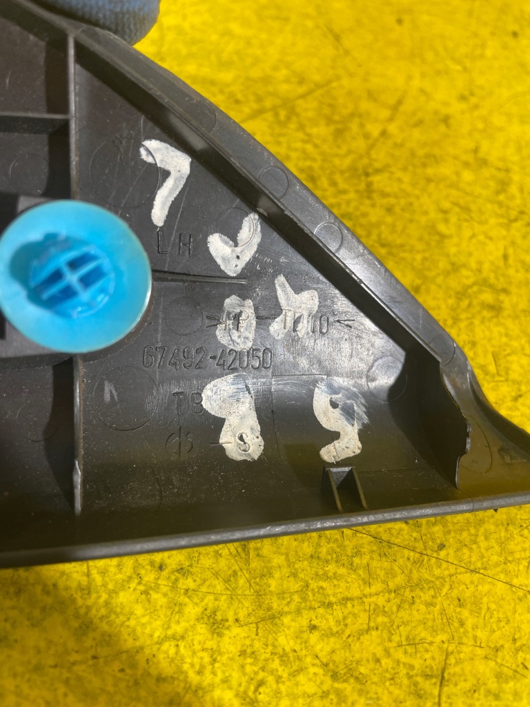 Toyota rav4 3 - трикутник накладка дзеркало ліва перед 6749242050 в Україні