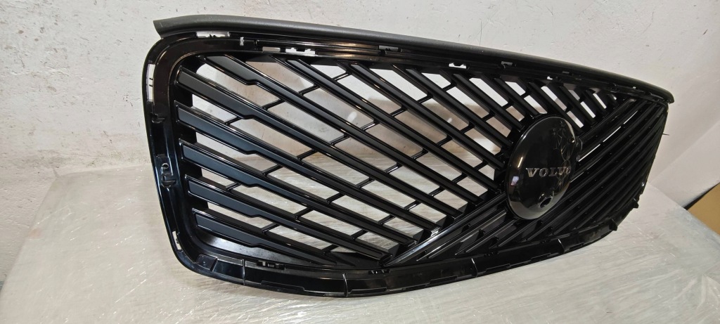 Решётка радиатора решётка радиатора volvo xc60 ii рестайлинг  2025 Доставка