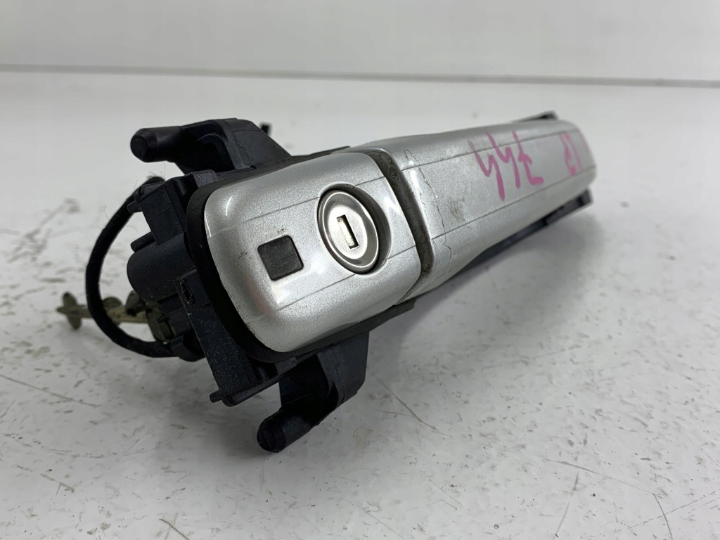 фото №2, Mercedes clk c208 w208 ручка наружная левая перед 744