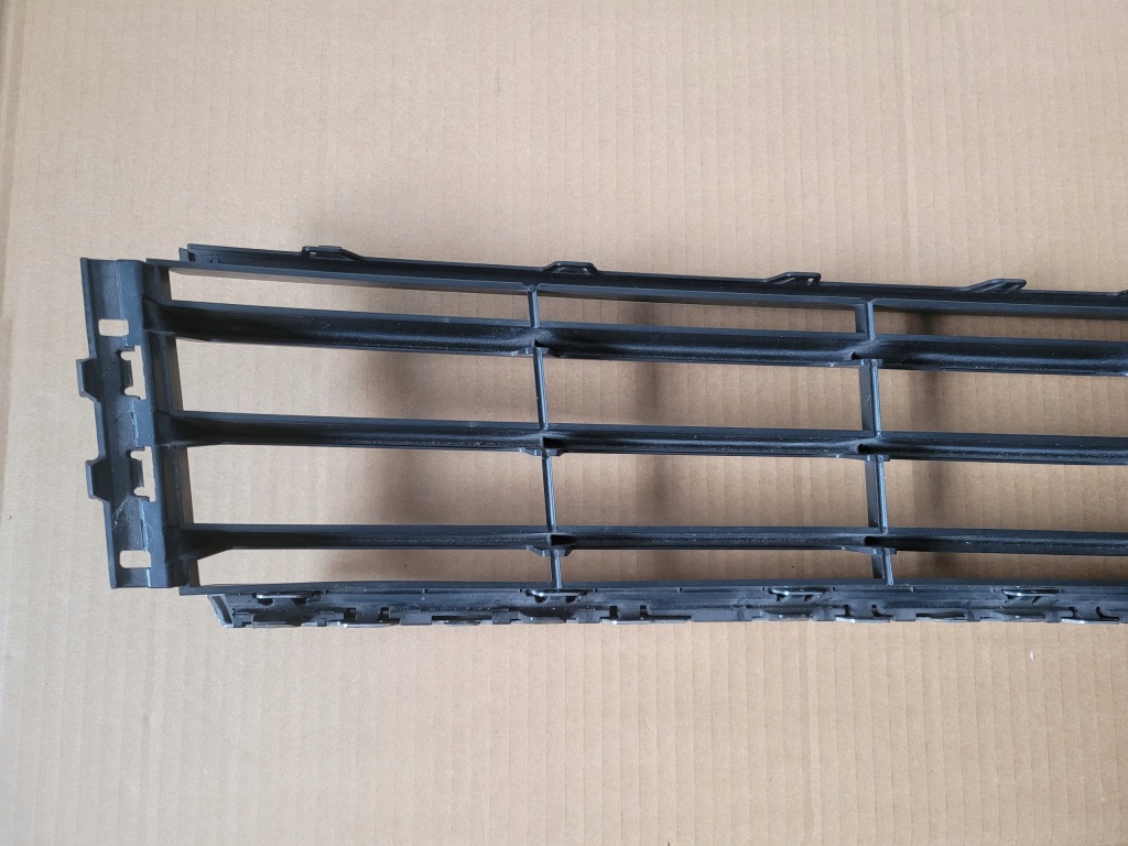 фото №10, Решётка бампера средняя vw passat b7 3aa853677