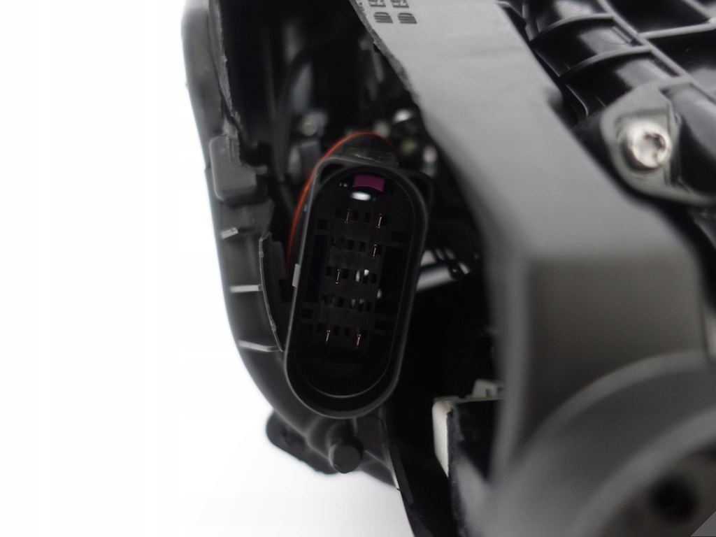 фото №11, Porsche taycan 9j1 matrix full led правая europa лампа