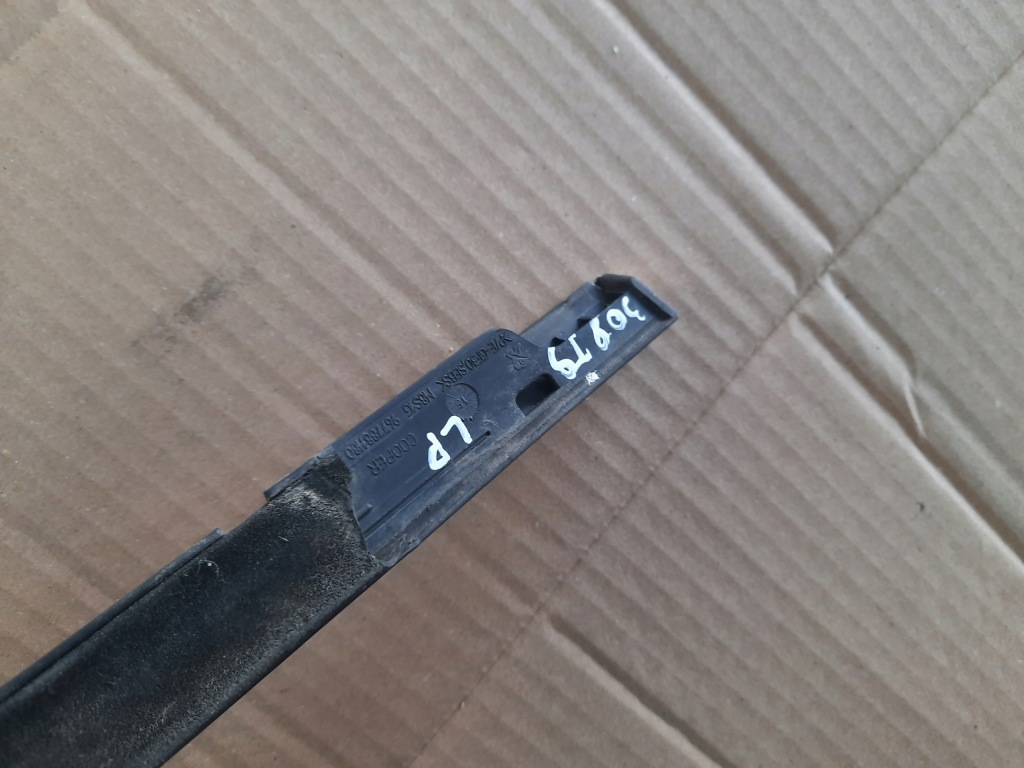 фото №6, Peugeot 308 ii t9 молдинг уплотнитель дверь левых передних хром