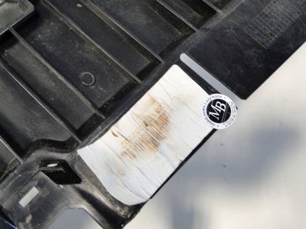 фото №8, Mercedes góra бампера передній eqb 243 x243 a2438802002