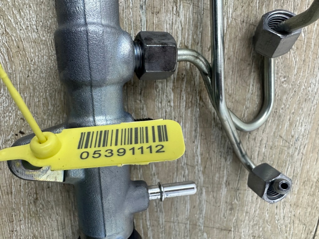 Купити Оригінальна накладка упорскування датчики bmw 3.0d x6 g06 g05 g07 8599216