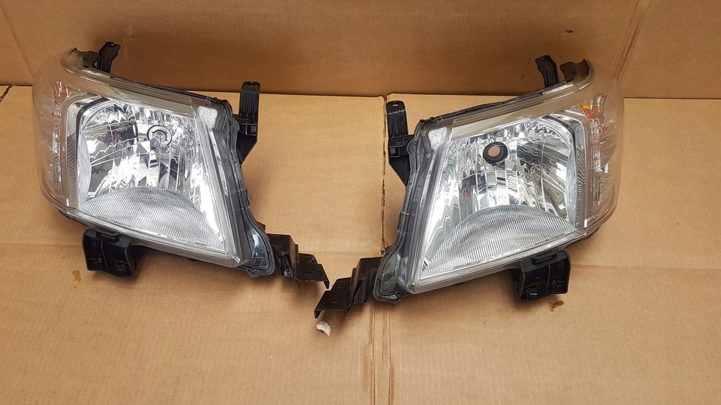 фото №1, Toyota hilux 2012-2015 12-15 фара лампа правая