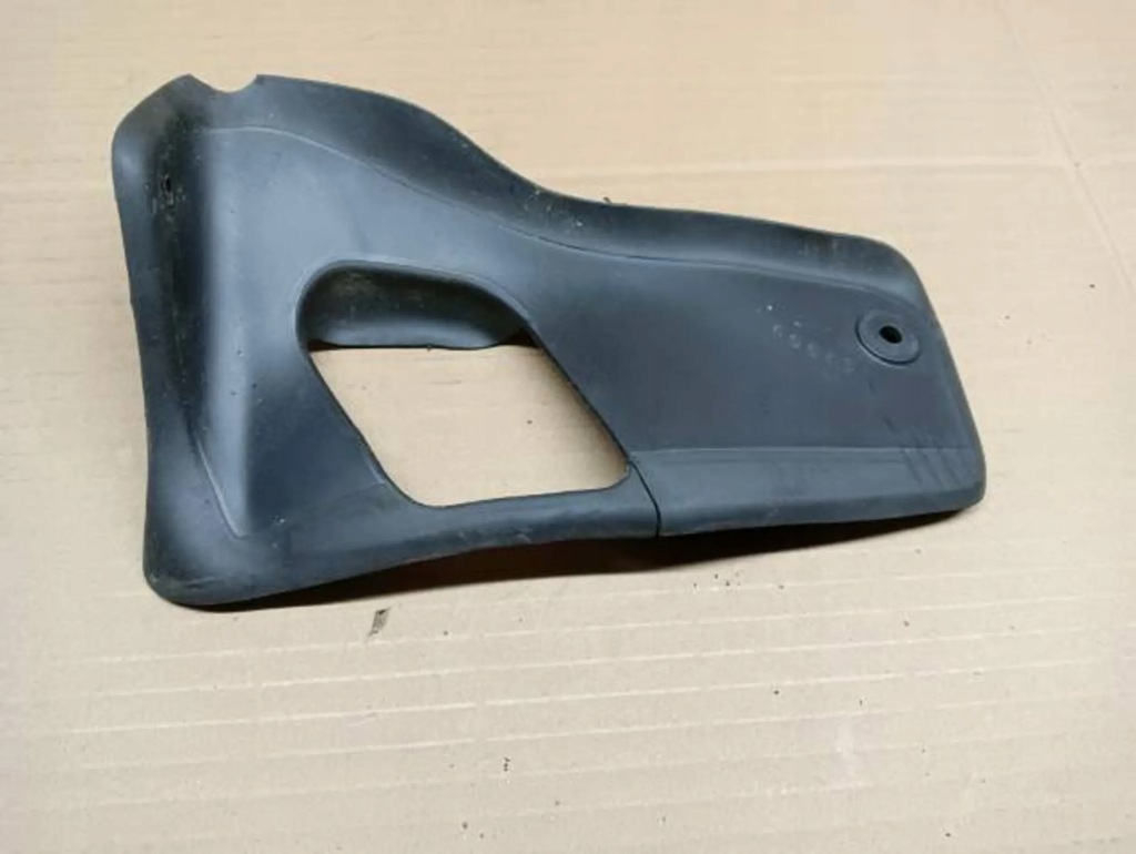 фото №1, Захист корпус шарнір кришки задня права 5d audi a1 8x