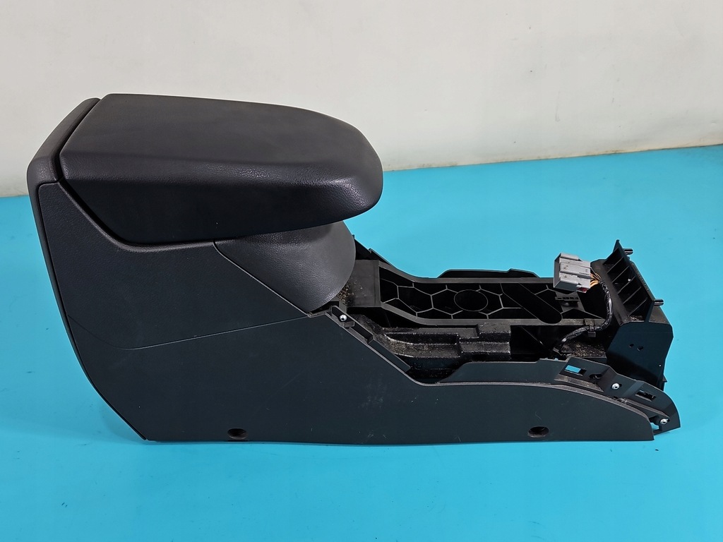 фото №9, Підлокітник тунель ford kuga mk1 08-13 5wk49709