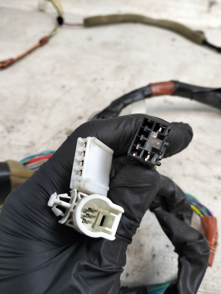 фото №5, Жгут электропроводка дверь правый перед prius ii 08r 8215147140l