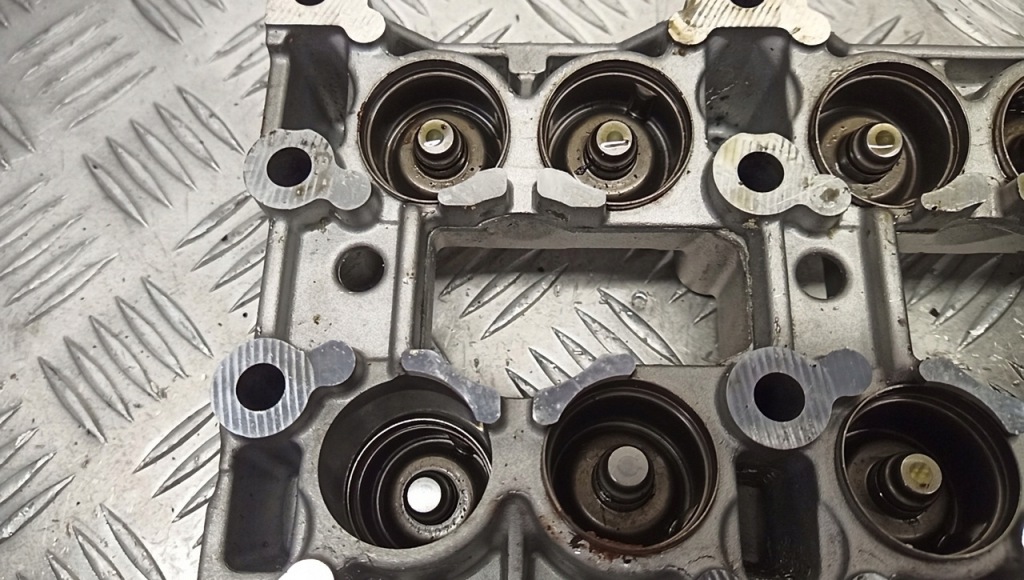 Кронштейн основание вала распределительного вала mercedes sprinter cdi 2.7 r6120160204 Цена