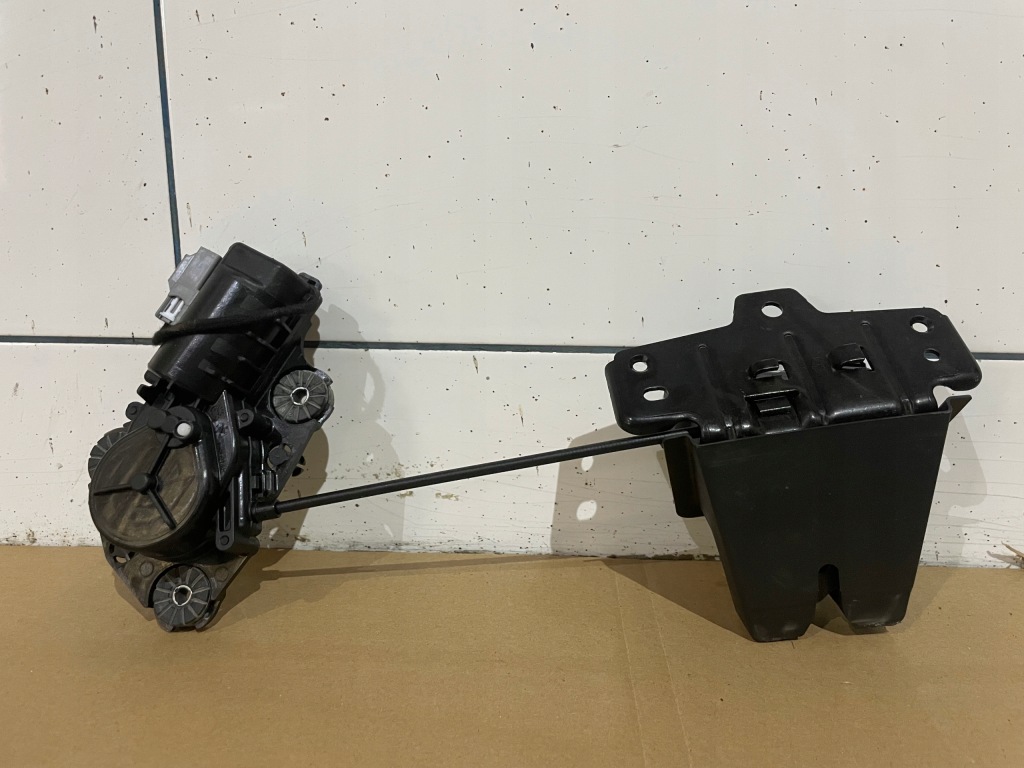 фото №1, Volvo xc90 ii замок доводчик кришки багажника 31349975