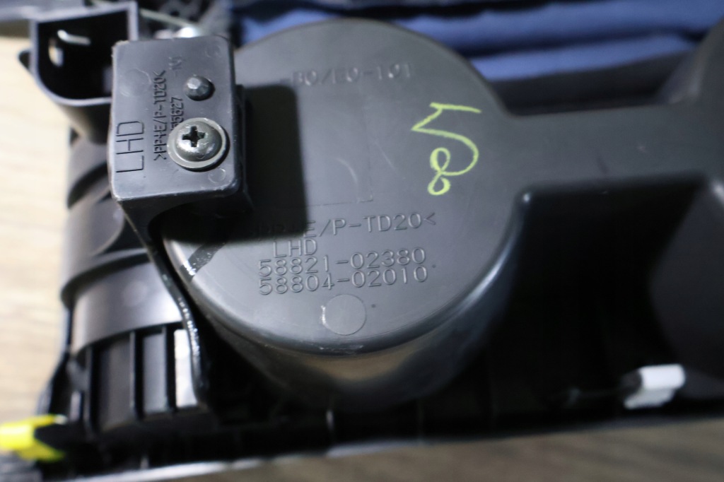 Toyota corolla e15 седан підсклянник тримач  на напої  бардачок чохол 7-13 Зі Шроту