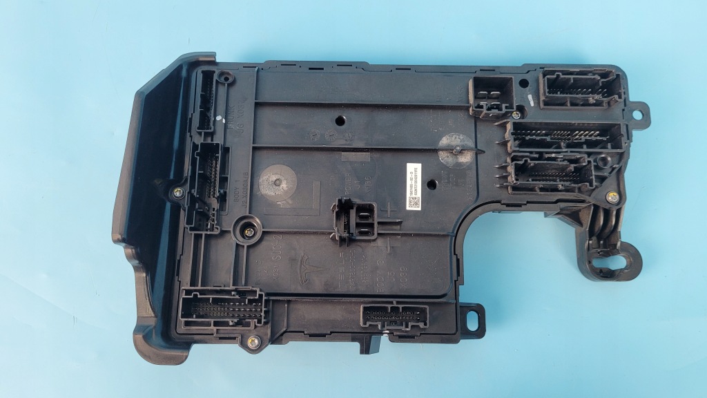 Tesla model 3 21r модуль комфорта левый 1567455-02-d 1567359-00-b Киев