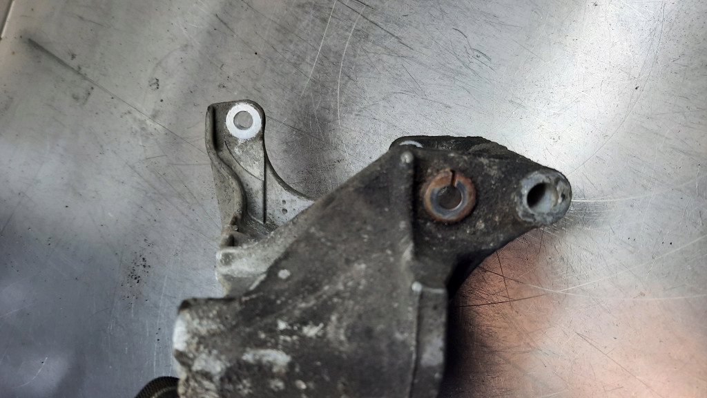 Кронштейн генератора 032145169ab vw polo iii 6n 1.4b 16v в Україні