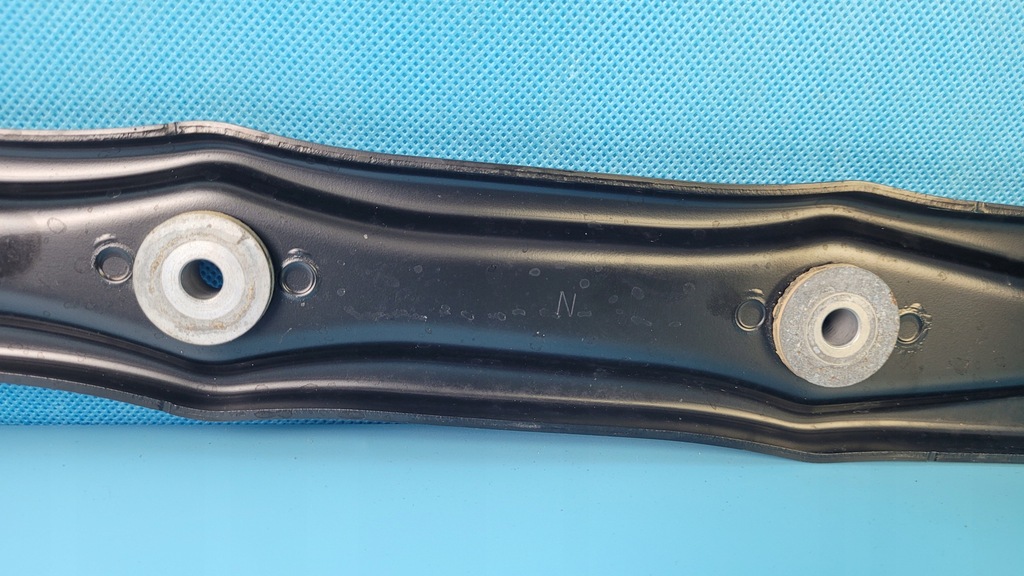 фото №7, Bmw f45 225xe 18r поперечина акумулятора права 8609911