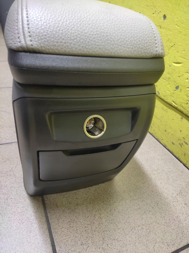 фото №5, Volvo s40 ii туннель средний подлокотник 8687407