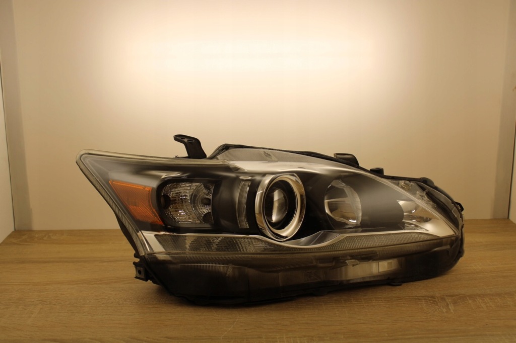 фото №1, Lexus ct 2010 - правий звичайний галогенний usa