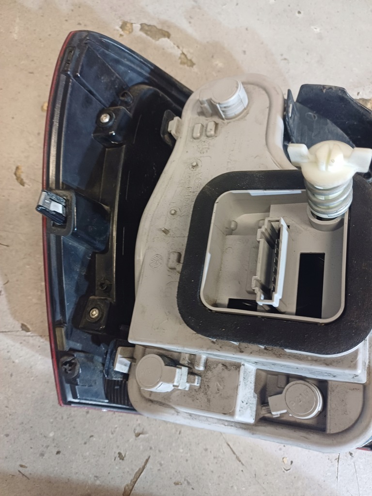 фото №5, Лампа правая задняя vw polo v 6r nr. 6r0945096n