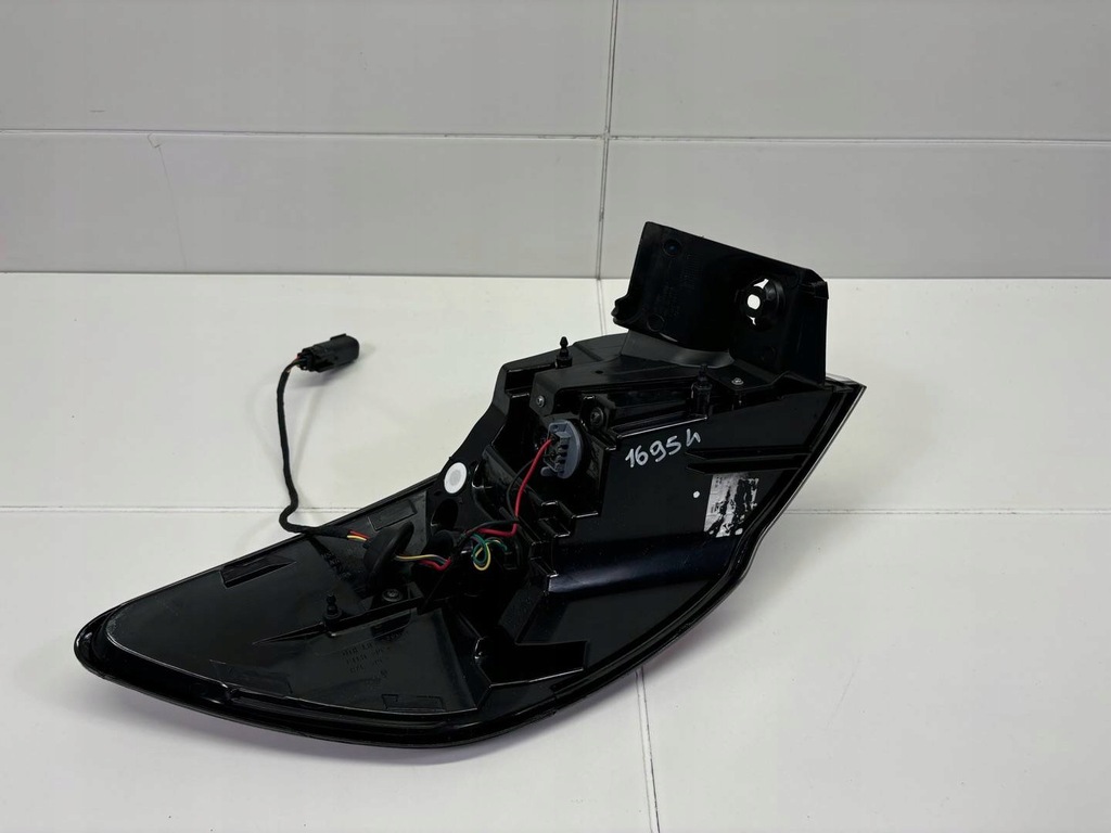 фото №9, Лампа задняя правая сторона ford kuga 3 2020 lv4b-13404-b